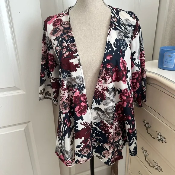 Floral Sheer kimono Top - Picture 3 of 3